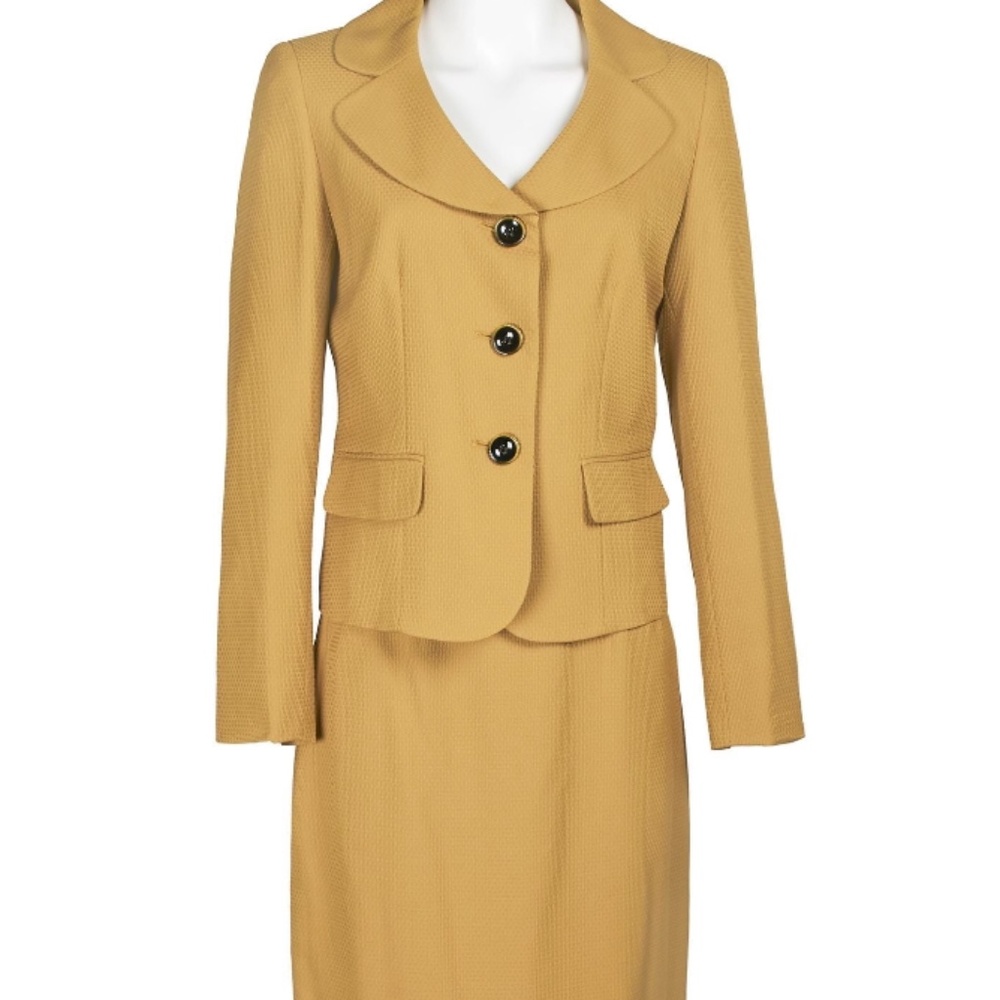 NWT Skirt Suit by LeSuit